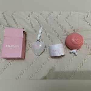 Kylie Skin Set with Pink Box and White Heart